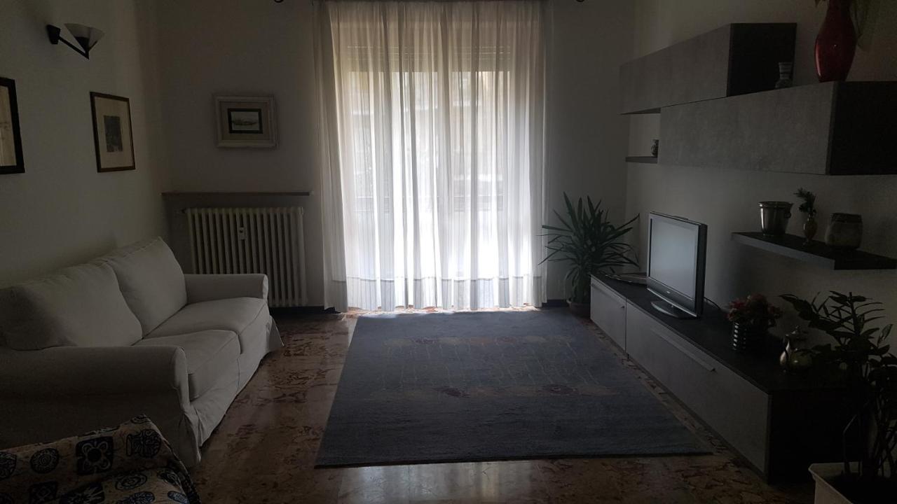 Casa Del Tennis Ivrea Bagian luar foto
